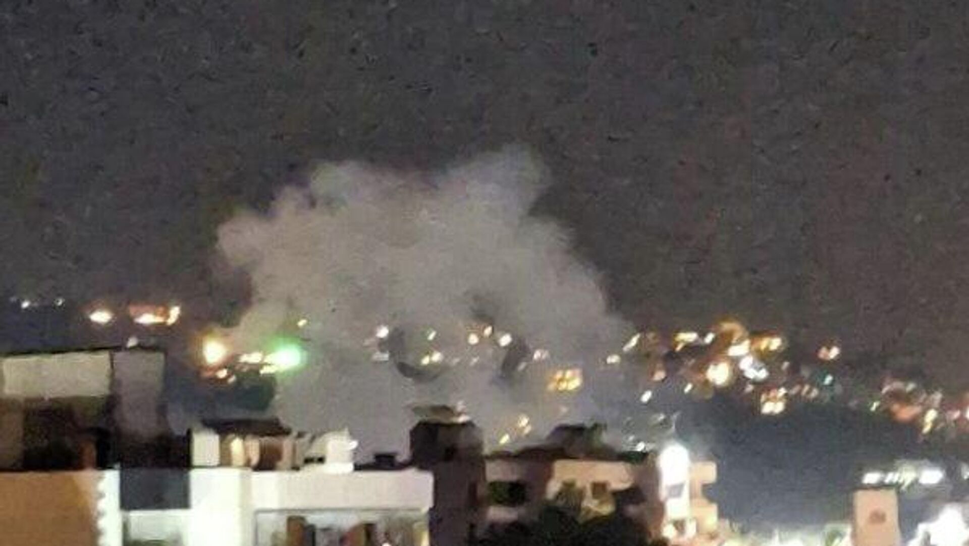 خبرنگار اسپوتنیک گزارش داد که در جنوب لبنان یک موتر مورد حمله قرار گرفت خبرنگار اسپوتنیک گزارش داد که در جنوب لبنان یک موتر مورد حمله قرار گرفت - اسپوتنیک افغانستان , 1920, 19.11.2025