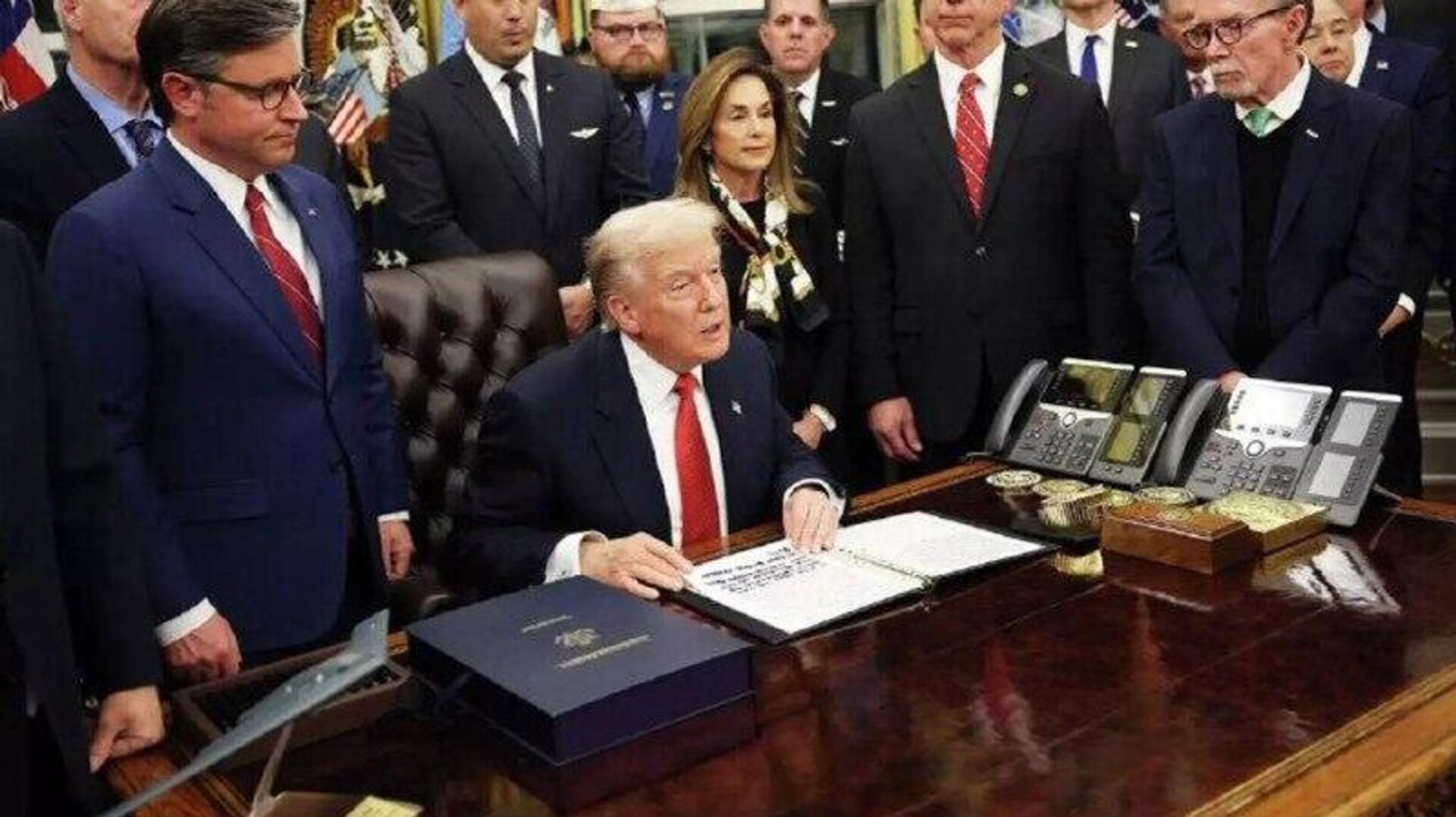 رسانه ها گزارش داده اند که ترامپ این هفته طرح 28 بند برای حل مسئله در اوکراین را تایید کرد رسانه ها گزارش داده اند که ترامپ این هفته طرح 28 بند برای حل مسئله در اوکراین را تایید کرد - اسپوتنیک افغانستان , 1920, 20.11.2025