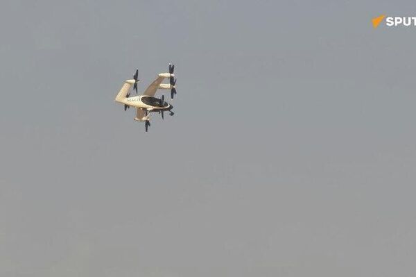 اسپوتنیک در مورد اولین پرواز هوایی تاکسی برقی در نمایشگاه هواپیمایی در دبی گزارش می دهد اسپوتنیک در مورد اولین پرواز هوایی تاکسی برقی در نمایشگاه هواپیمایی در دبی گزارش می دهد - اسپوتنیک افغانستان