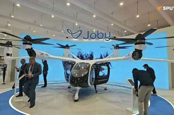 اسپوتنیک در مورد اولین پرواز هوایی تاکسی برقی در نمایشگاه هواپیمایی در دبی گزارش می دهد اسپوتنیک در مورد اولین پرواز هوایی تاکسی برقی در نمایشگاه هواپیمایی در دبی گزارش می دهد - اسپوتنیک افغانستان