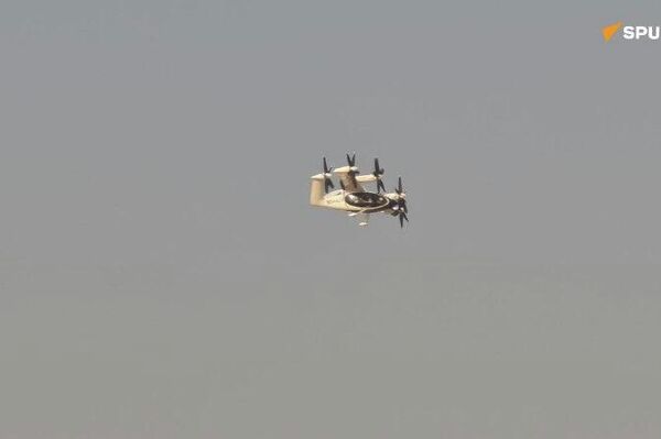 اسپوتنیک در مورد اولین پرواز هوایی تاکسی برقی در نمایشگاه هواپیمایی در دبی گزارش می دهد اسپوتنیک در مورد اولین پرواز هوایی تاکسی برقی در نمایشگاه هواپیمایی در دبی گزارش می دهد - اسپوتنیک افغانستان