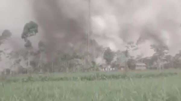 تصاویری فوران انفجاری آتشفشان در اندونزی - اسپوتنیک افغانستان  