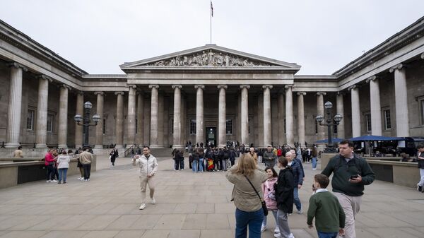 Туристы у здания Британского музея в Лондоне - اسپوتنیک افغانستان  