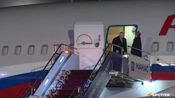 استقبال شخصی جپاروف از پوتین در فرودگاه بیشکک - اسپوتنیک افغانستان  