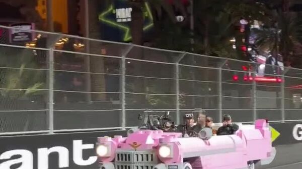 برندگان فرمول یک، یک کادیلاک تمام‌عیار ساخته شده از قطعات لگو را راندند - اسپوتنیک افغانستان  