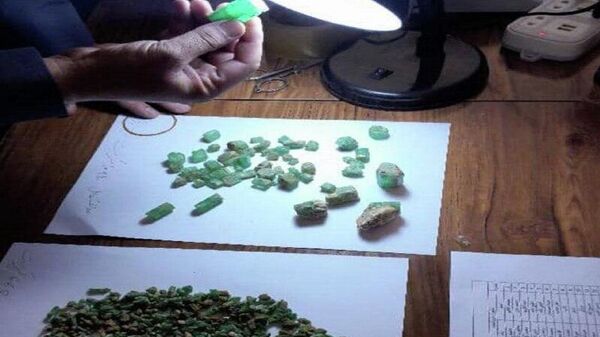 فروش زمرد پنجشیر و سنگ نفرایت کنر به ارزش 30 میلیون و 281 هزار و 247 افغانی - اسپوتنیک افغانستان  