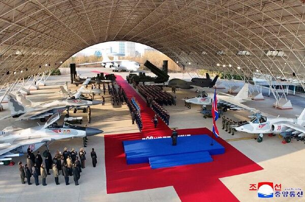 کیم جونگ اون: نیروی هوایی کوریای شمالی به تجهیزات استراتژیک جدید مجهز می‌شود - اسپوتنیک افغانستان  