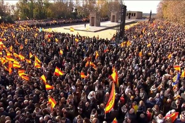 تظاهرات ده‌ها هزار نفر از ساکنان مادرید علیه دولت فاسد پدرو سانچز - اسپوتنیک افغانستان  