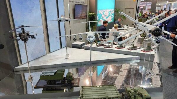 روس آبرون اکسپورت با آمادگی کامل به نمایش سلاح‌های روسی و عقد قرارداد به نمایشگاه تسلیحات مصر می‌رود - اسپوتنیک افغانستان  