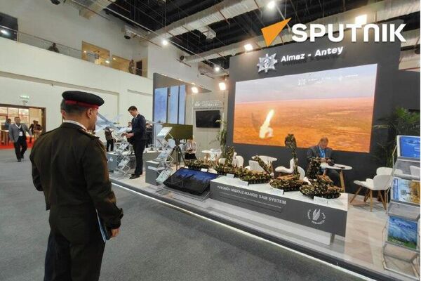 روس آبرون اکسپورت با آمادگی کامل به نمایش سلاح‌های روسی و عقد قرارداد به نمایشگاه تسلیحات مصر می‌رود - اسپوتنیک افغانستان  