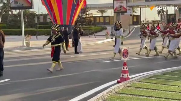 مشارکت گروه موسیقی نظامی در پایان رویدادهای روز سوم چهارمین نمایشگاه بین‌المللی صنایع دفاعی «EDEX 2025» - اسپوتنیک افغانستان  