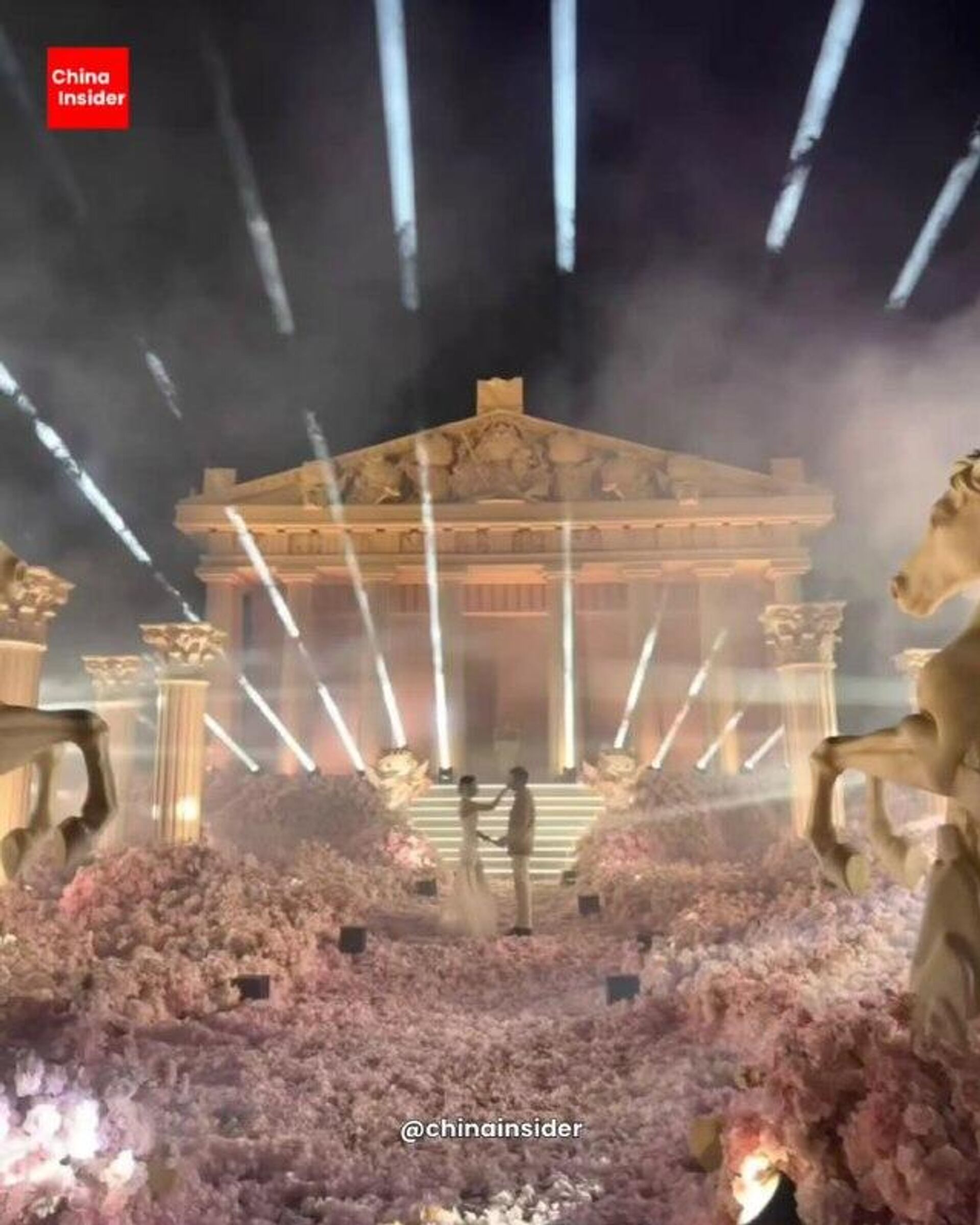 یک مرد چینی معبدی با تم هلو کیتی برای خواستگاری ساخت یک مرد چینی معبدی با تم هلو کیتی برای خواستگاری ساخت - اسپوتنیک افغانستان , 1920, 05.12.2025