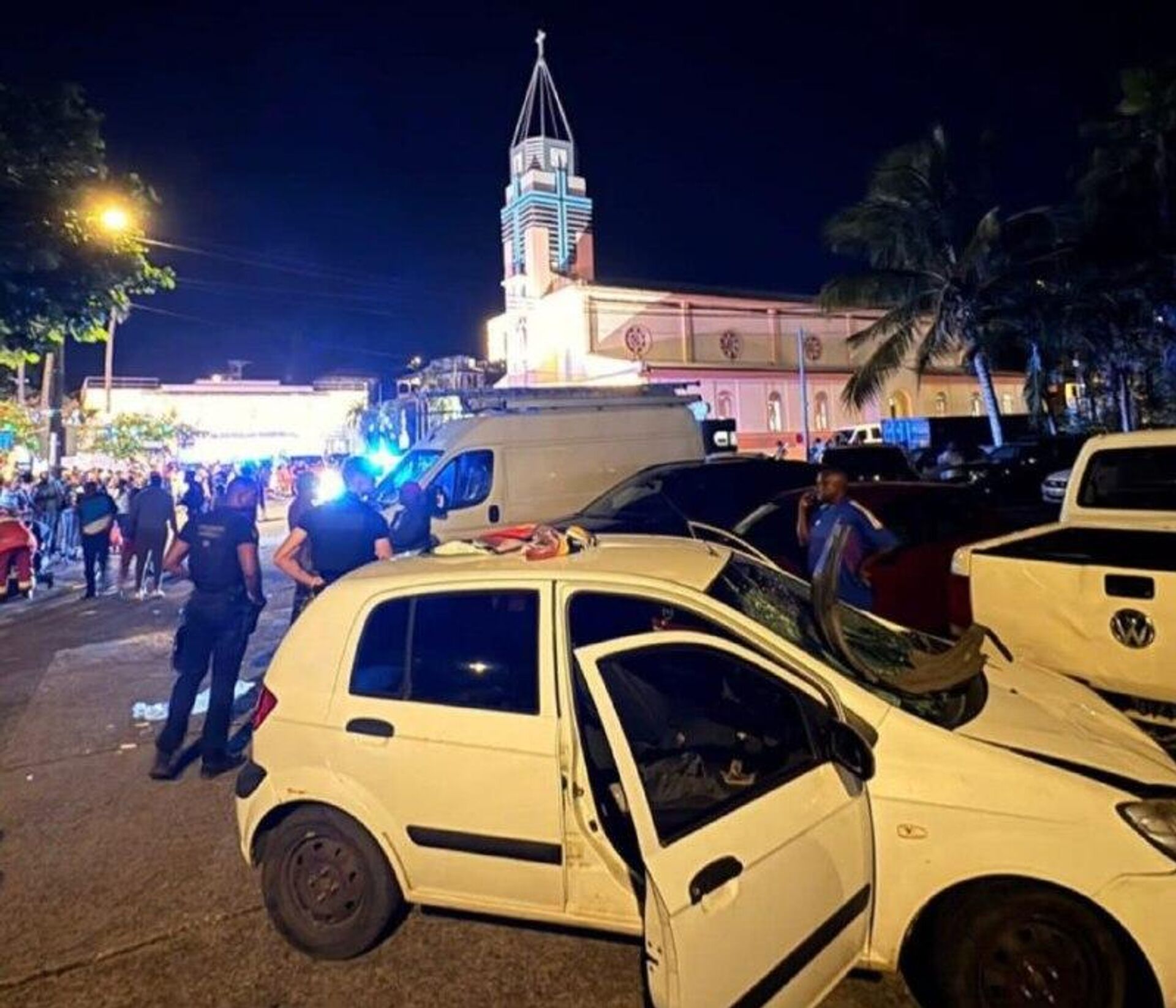 در مراسم کریسمس در شهر سنت آن فرانسه، یک موتر جمعیت را زیر گرفت و ده نفر کشته و نه نفر دیگر زخمی شدند - اسپوتنیک افغانستان  , 1920, 06.12.2025