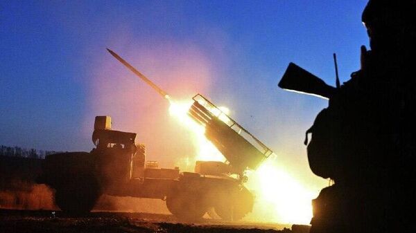 وزارت دفاع روسیه از حمله گسترده به تاسیسات نظامی-صنعتی اوکراین با موشک‌های کینژال خبر داد - اسپوتنیک افغانستان  