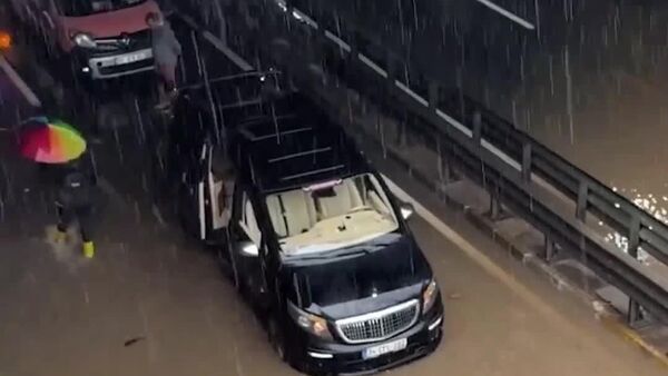 بارش باران های شدید در منطقه تفریحی آلانیا در استان آنتالیای ترکیه - اسپوتنیک افغانستان  