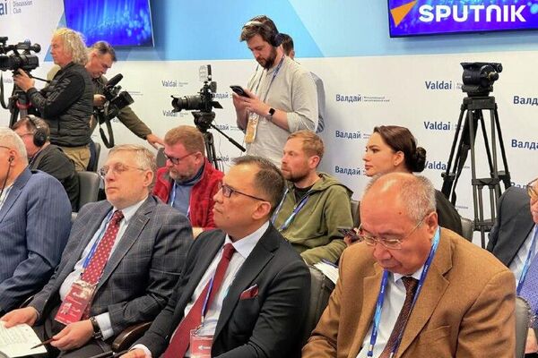 کنفرانس «امنیت در اوراسیا: از مفهوم تا عمل» از سوی باشگاه گفتگوی بین‌المللی والدای در مسکو آغاز به کار کرد - اسپوتنیک افغانستان  