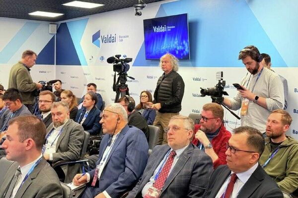 کنفرانس «امنیت در اوراسیا: از مفهوم تا عمل» از سوی باشگاه گفتگوی بین‌المللی والدای در مسکو آغاز به کار کرد - اسپوتنیک افغانستان  