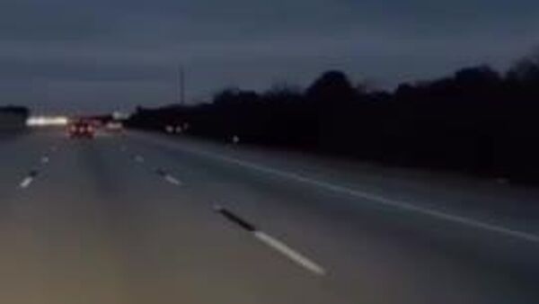 رویداد عجیب در فلوریدا: هواپیمای دو موتوره روی سقف خودروی در حال حرکت فرود آمد - اسپوتنیک افغانستان  