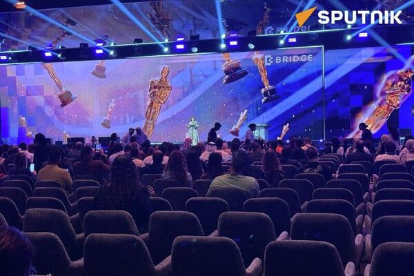 اولین اجلاس «Bridge Summit»، با مشارکت گسترده بین‌المللی، در ابوظبی به پایان رسید - اسپوتنیک افغانستان  