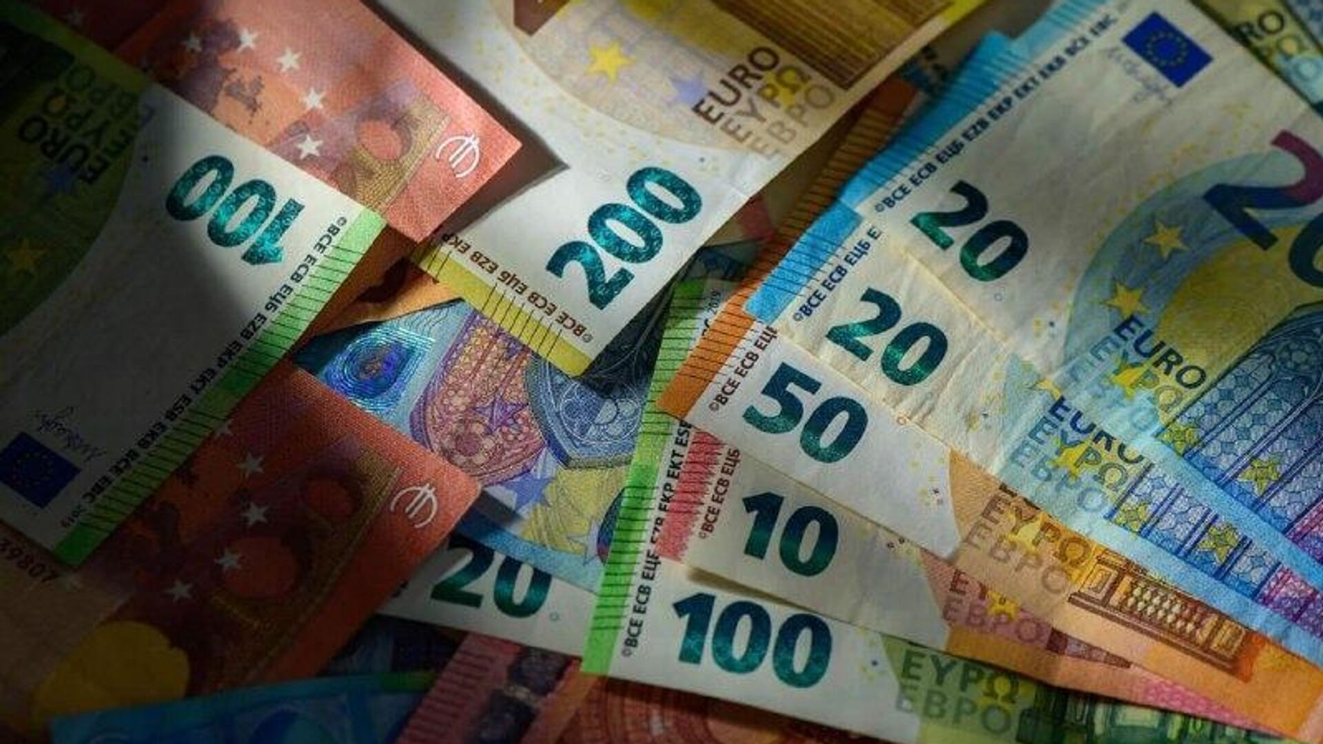 کارشناس: تصمیم اروپا در مورد داراییهای روسیه «سابقه خطرناکی» برای سیستم مالی جهانی ایجاد میکند کارشناس: تصمیم اروپا در مورد داراییهای روسیه «سابقه خطرناکی» برای سیستم مالی جهانی ایجاد میکند - اسپوتنیک افغانستان , 1920, 13.12.2025