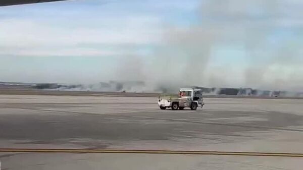 رسانه: هواپیمای بوئینگ 777 یونایتد ایرلاینز هنگام برخاستن دچار نقص فنی در موتور شد - اسپوتنیک افغانستان  