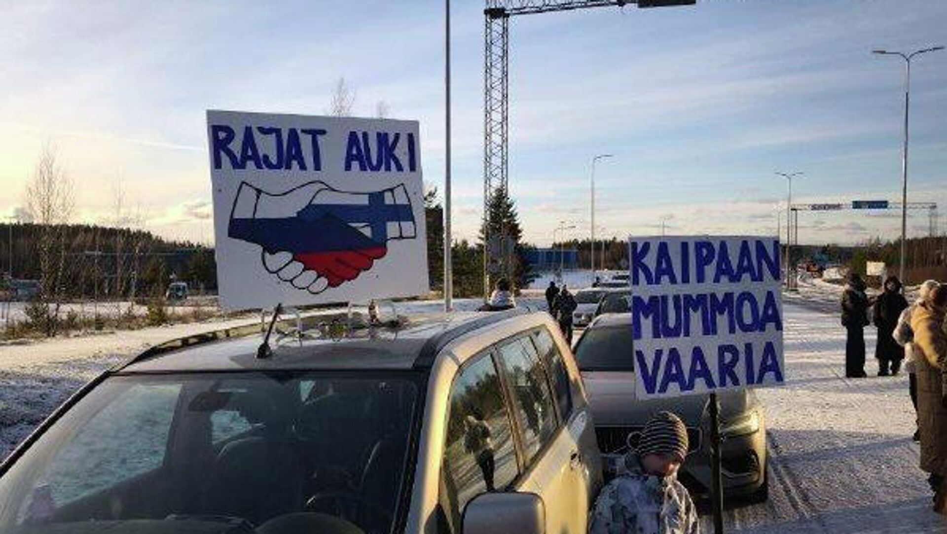 تجمعات ترانسپورت در حمایت از باز شدن مرز با روسیه در فنلاند برگزار شد تجمعات ترانسپورت در حمایت از باز شدن مرز با روسیه در فنلاند برگزار شد - اسپوتنیک افغانستان , 1920, 14.12.2025