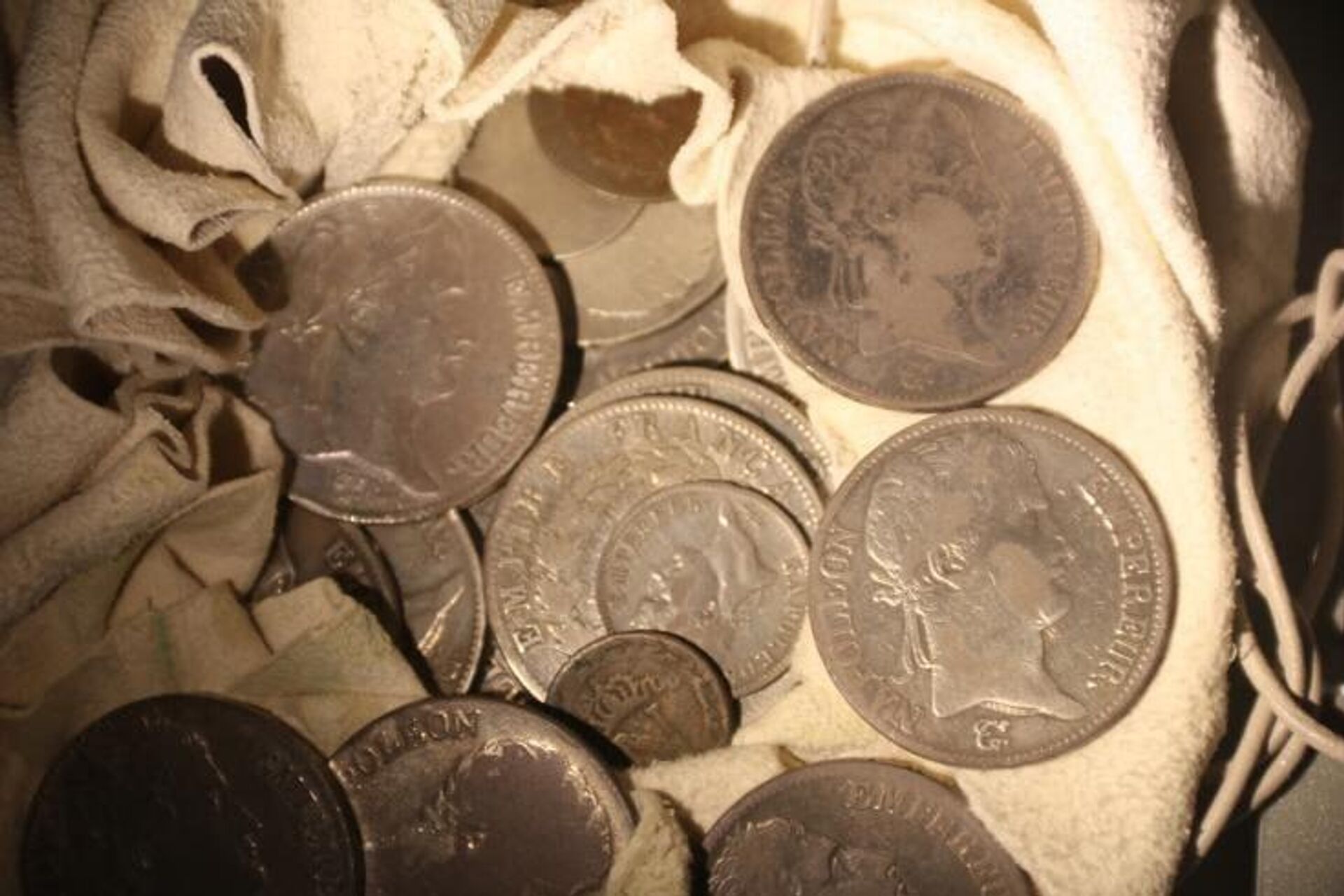 رسانه: دزدی حلقه الماس‌نشان ناپلئون از اقامتگاه او در بلجیم - اسپوتنیک افغانستان  , 1920, 20.12.2025