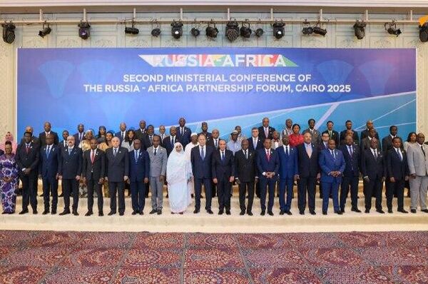 لاوروف در کانون توجه: انتشار نگاره های نمادین از نشست وزیران روسیه و افریقا لاوروف در کانون توجه: انتشار نگاره های نمادین از نشست وزیران روسیه و افریقا - اسپوتنیک افغانستان