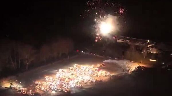 کشاورزان ایتالیایی با تراکتورهای خود درخت کریسمس ساختند - اسپوتنیک افغانستان  