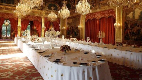 رسانه: ‌از اقامتگاه رئیس‌جمهور فرانسه وسایل غذاخوری و ظروف چینی به ارزش حدود 40 هزار یورو به سرقت رفته است - اسپوتنیک افغانستان  