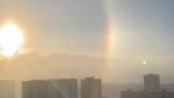 رنگین‌کمان جادویی زمستانی در سرمای منفی ۲۵ درجه سانتی‌گراد شهری روسیه را شگفت‌زده کرد - اسپوتنیک افغانستان  