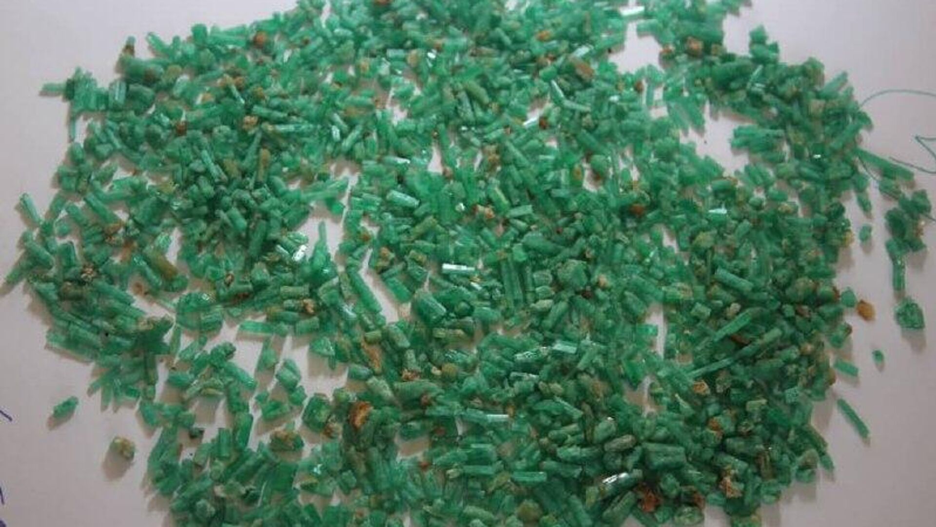 ⭕بیش از سه هزار قیراط زمرد ولایت پنجشیر به فروش رسید ⭕بیش از سه هزار قیراط زمرد ولایت پنجشیر به فروش رسید - اسپوتنیک افغانستان , 1920, 23.12.2025