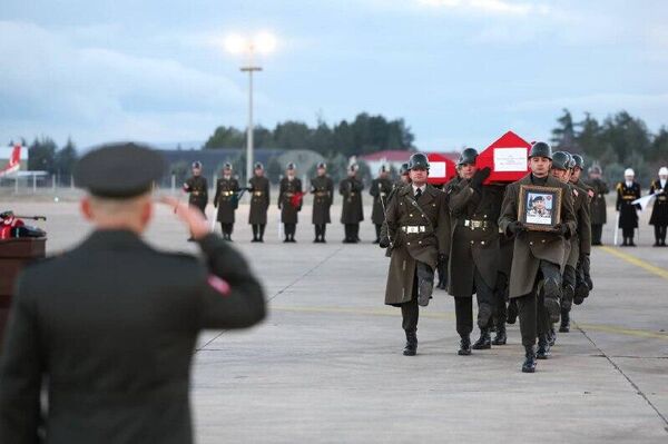 مراسم یادبود نظامی در انقره برای کشته‌شدگان رویداد هوایی نظامیان لیبیایی در ترکیه - اسپوتنیک افغانستان  