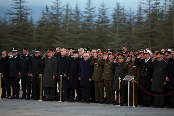 مراسم یادبود نظامی در انقره برای کشته‌شدگان رویداد هوایی نظامیان لیبیایی در ترکیه - اسپوتنیک افغانستان  