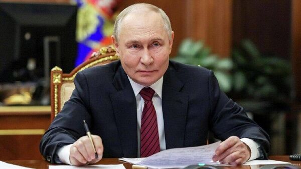 پوتین فرا رسیدن سال نوی میلادی را به شهروندان روسیه تبریک گفت - اسپوتنیک افغانستان  