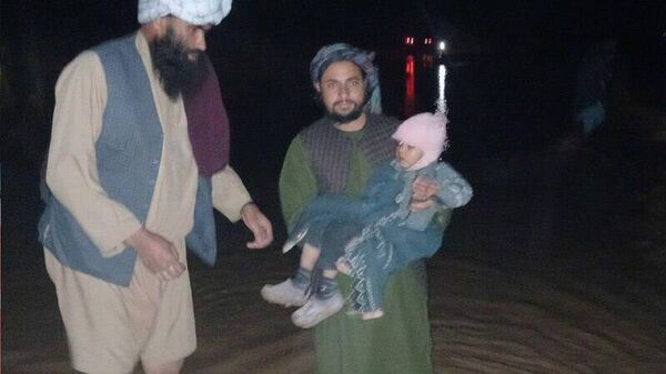 ساکنان گیرمانده در سیلاب‌های ولایت فراه نجات داده شدند - اسپوتنیک افغانستان  