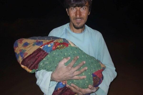 ساکنان گیرمانده در سیلاب‌های ولایت فراه نجات داده شدند - اسپوتنیک افغانستان  