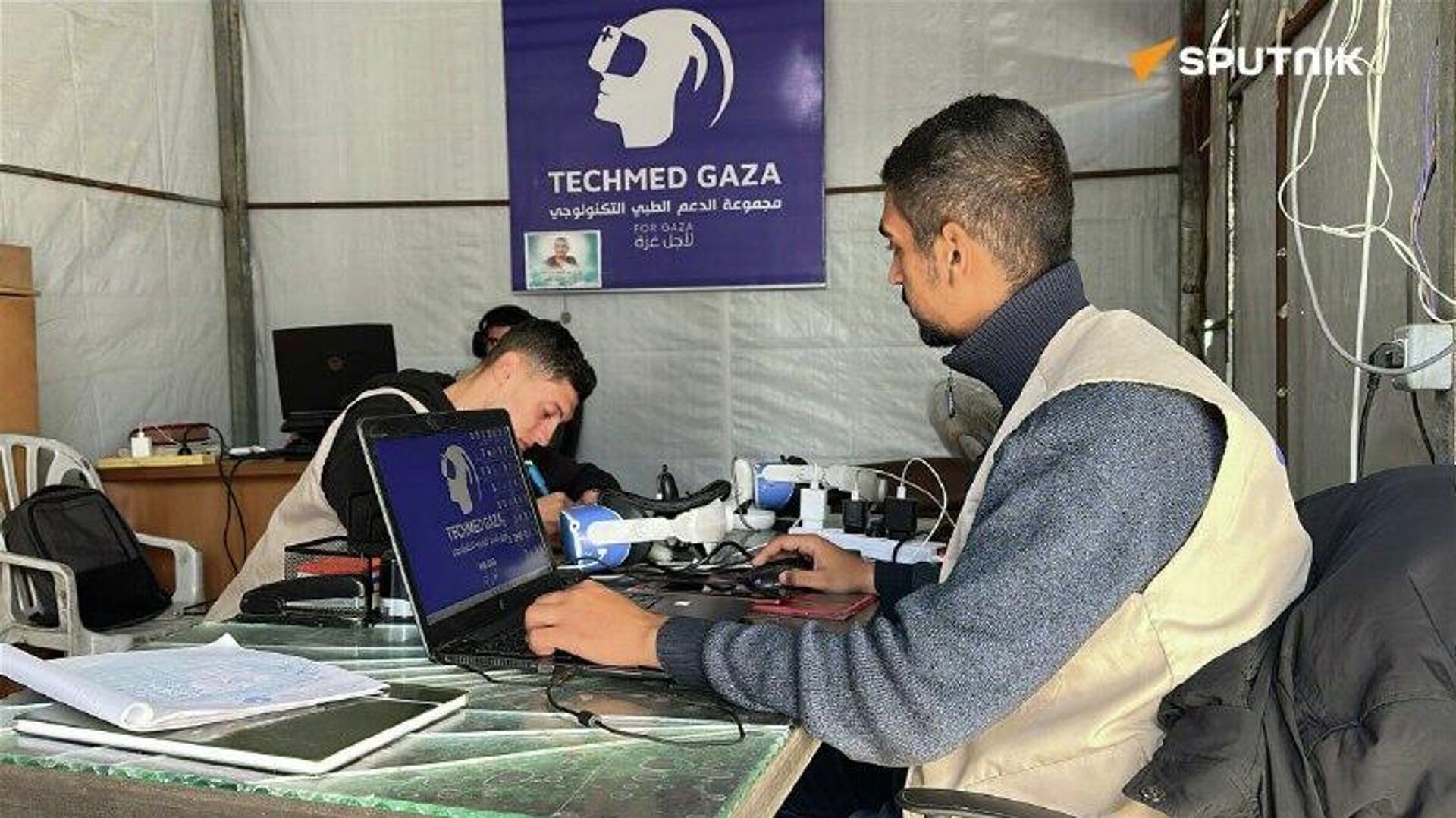 کودکان غزه با زخم‌های روانی جنگ دست‌و‌پنجه نرم می‌کنند؛ فناوری واقعیت مجازی به یاری آنها می‌آید - اسپوتنیک افغانستان  , 1920, 01.01.2026