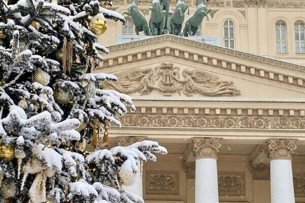 نگاره های از خودنمایی افسانه برفی در کنار تئاتر بولشوی مسکو - اسپوتنیک افغانستان  