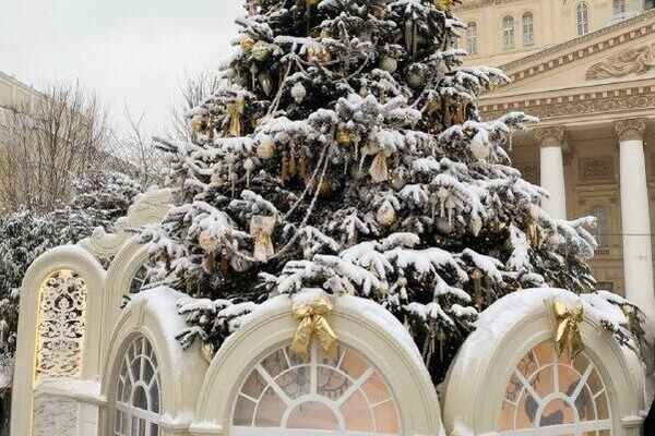نگاره های از خودنمایی افسانه برفی در کنار تئاتر بولشوی مسکو - اسپوتنیک افغانستان  