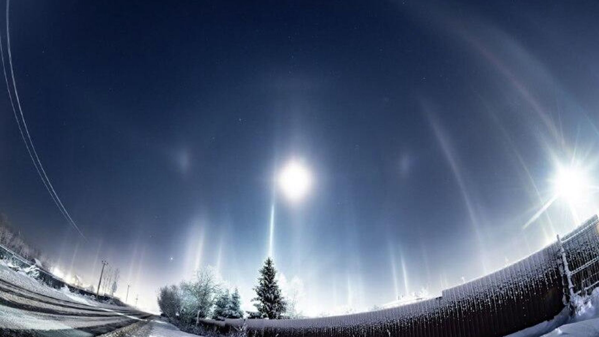 «ستونهای نوری» در منطقه لنینگراد مشاهده شدند «ستونهای نوری» در منطقه لنینگراد مشاهده شدند - اسپوتنیک افغانستان , 1920, 02.01.2026