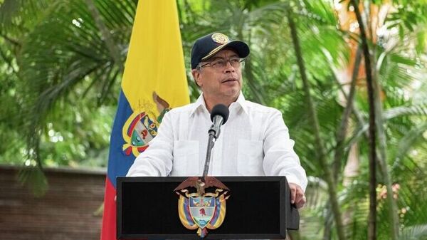 رئیس‌جمهوری کلمبیا در پاسخ به تهدید ترامپ: آماده‌ام اسلحه به دست بگیرم - اسپوتنیک افغانستان  