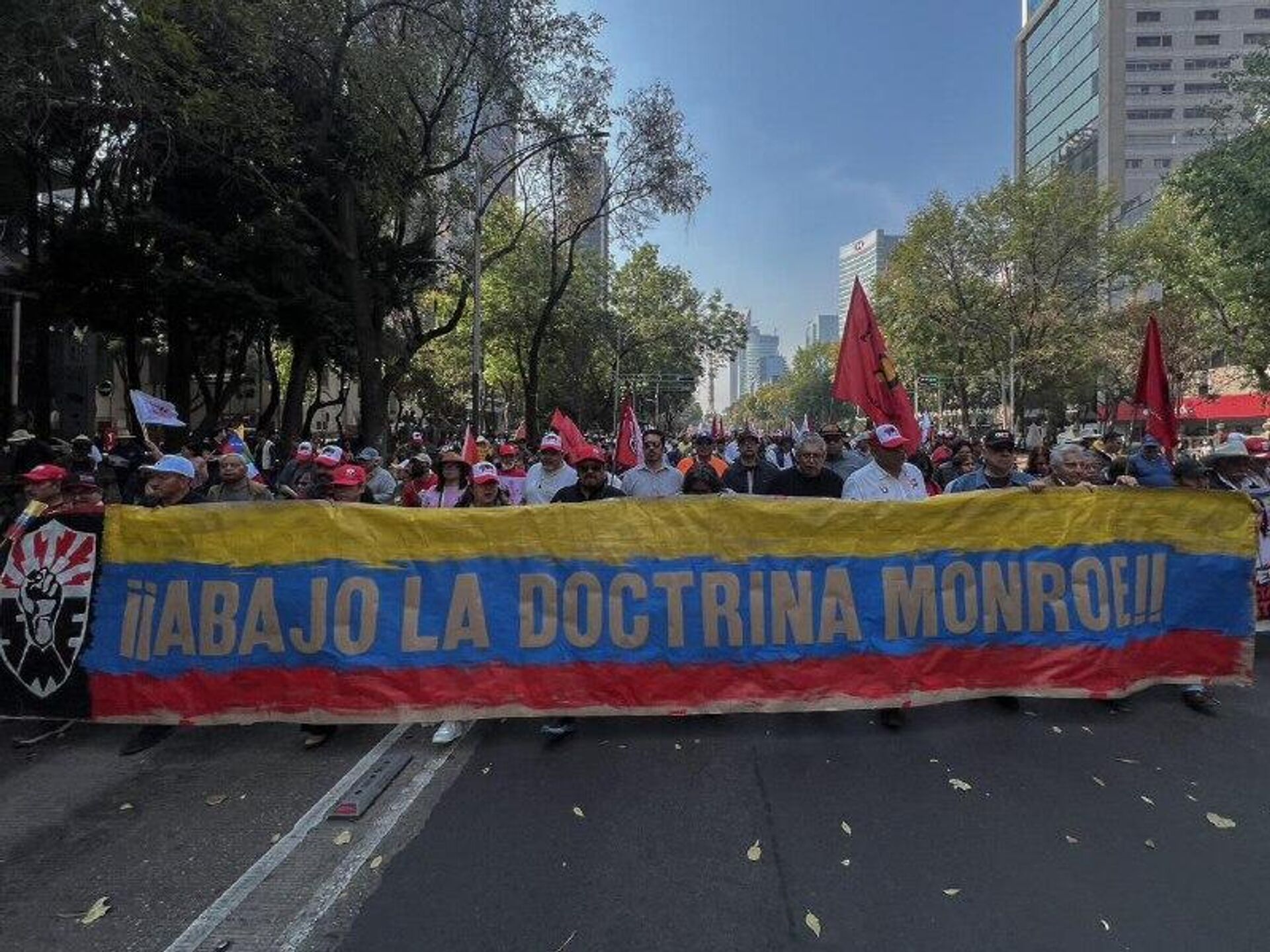 تظاهرات در شهر مکسیکو علیه مداخله آمریکا در ونزوئلا - اسپوتنیک افغانستان  , 1920, 11.01.2026