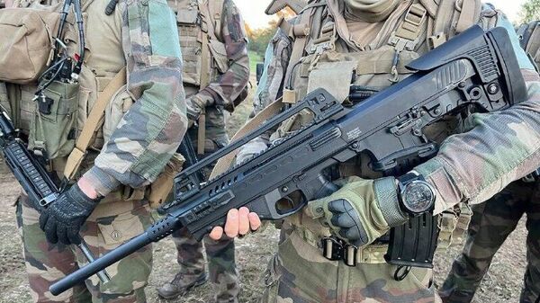 روزنامه نگار امریکایی گزارش داد که ایالات متحده سلاحی را در اختیار دارد که با استفاده از امواج رادیویی پالس، باعث ایجاد مشکل در مغز می شود - اسپوتنیک افغانستان  