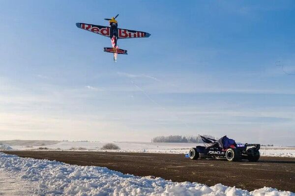 دقیق‌ترین حرکات نمایشی در تاریخ ورزش‌های موتوری - اسپوتنیک افغانستان  