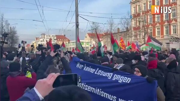 راهپیمایی متقابل در لایپزیگ: تقابل دیدگاه‌ها درباره ای خاورمیانه - اسپوتنیک افغانستان  