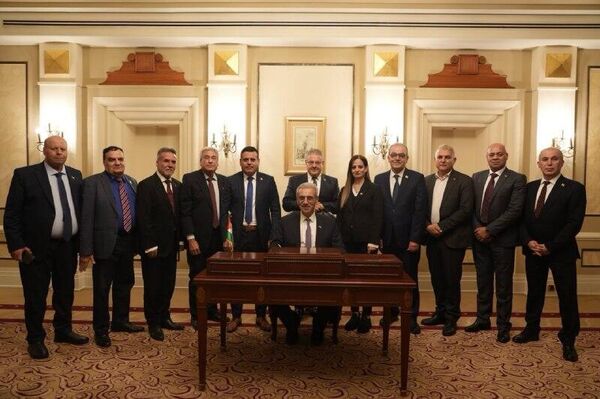 رئیس کمیته ملی فلسطین برای اداره غزه، با امضای اولین تصمیمات رسمی، آغاز کار کمیته را رسماً اعلام کرد - اسپوتنیک افغانستان  