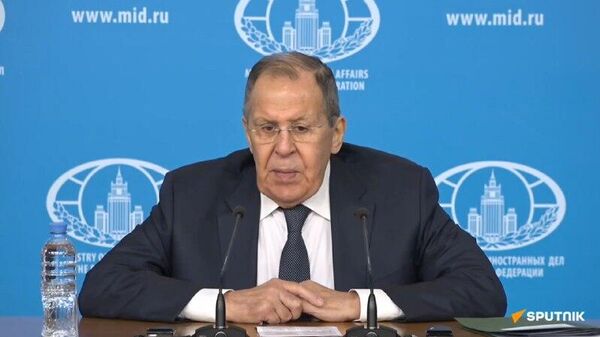 وزیر خارجه روسیه: روسیه آماده یاری به گفت‌وگوهای «پرهیز از یورش» است - اسپوتنیک افغانستان  