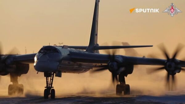 نیروی دوربرد روسیه: بمب‌افکن‌های راهبردی توپولف-95 ام‌اس پروازی 11 ساعته بر فراز آب‌های بیطرف دریای جاپان انجام دادند - اسپوتنیک افغانستان  