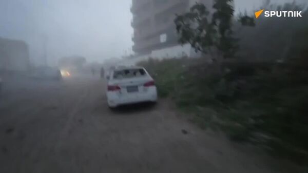 موتر خبرنگار اسپوتنیک، در حمله هوایی اسرائیل آسیب دید، اما خود خبرنگار در سلامت و امنیت کامل است - اسپوتنیک افغانستان  